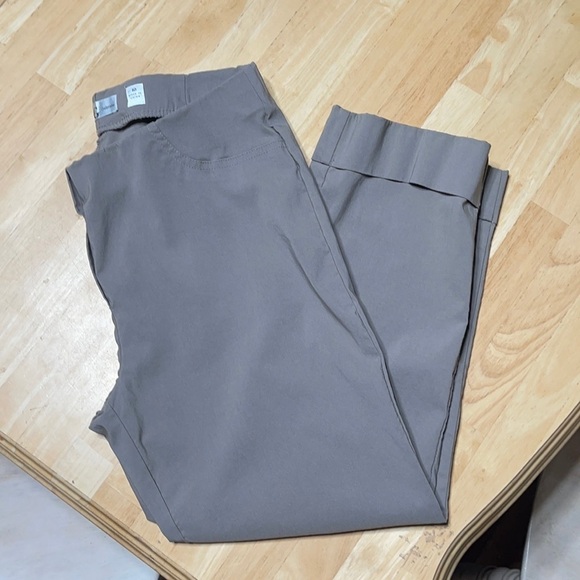 Lena Gabrielle pants B22 - Picture 9 of 9